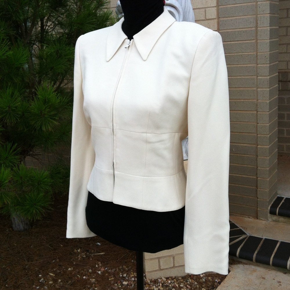 Tailored Cream Zip-Front Women's Blazer Jacket